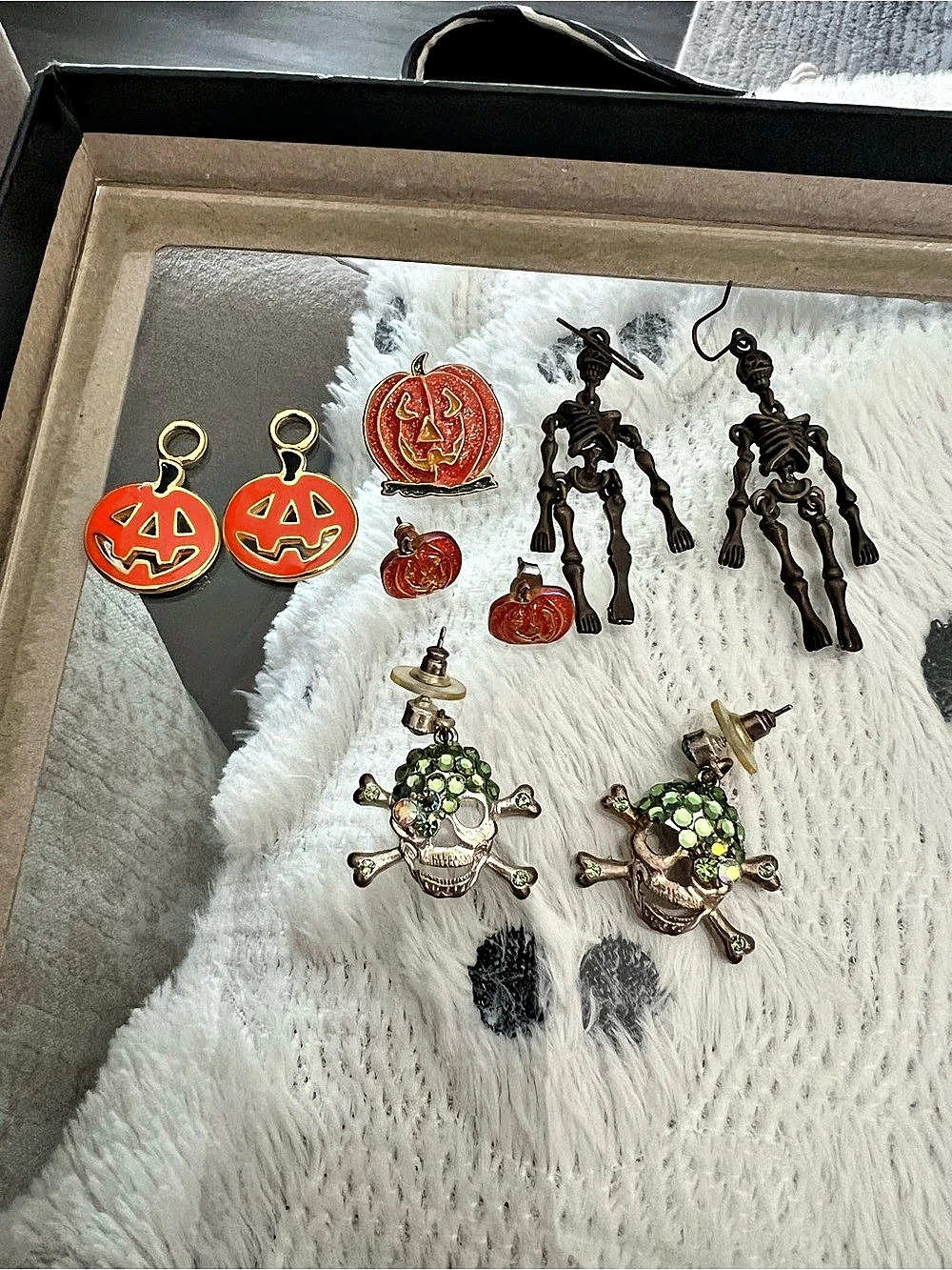 Halloween Earrings pin lot -5